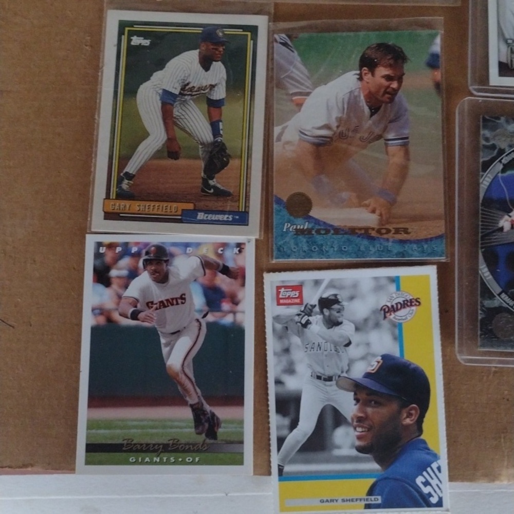 Assorted Baseball Trading Cards Collection - Picture 4 of 5